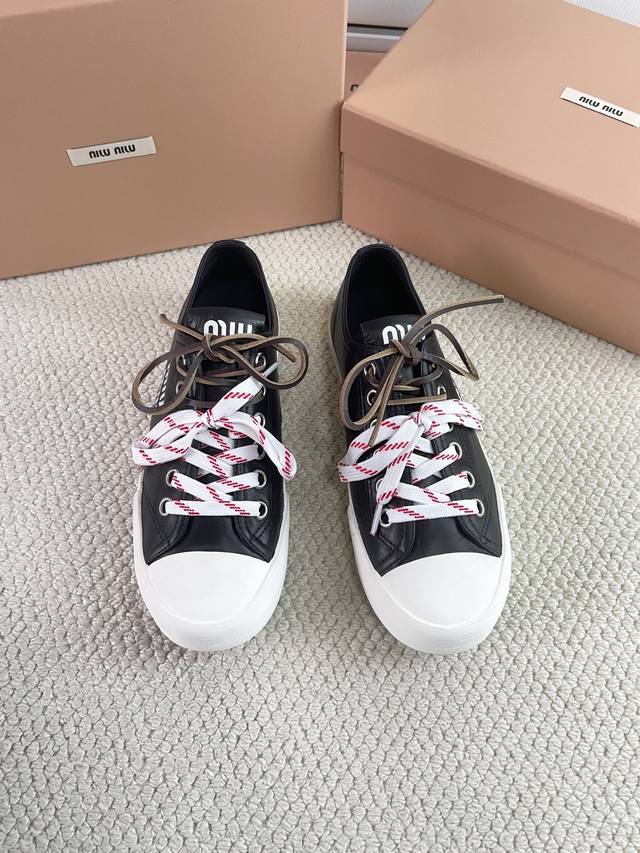 Miumiu 缪缪25春夏新款美式复古风饼干鞋休闲帆布鞋双鞋带布鞋 颜值担当火爆双鞋带布鞋 不得不入的一款～简约高级 随意搭配上脚非常舒适，年度必入款！春夏最新