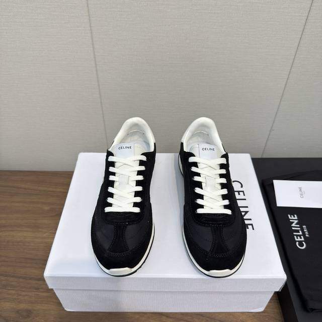 Celine 25Ss 新款休闲鞋德训运动鞋 情侣款系列 顶级版本 充满街头感的一双鞋子，最新大C设计非常赞 这款鞋有它自己独特的设计 皮革鞋面非常好打理，独出