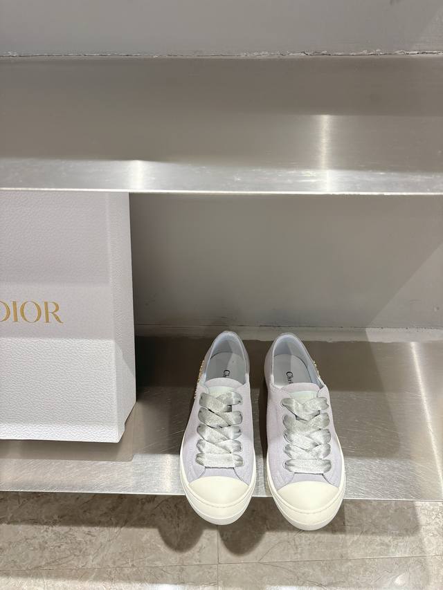 Dior｜迪奥2025Ss新品时尚球鞋 德训鞋 运动鞋 专柜一鞋难求 超多网红明星种草 上脚炒鸡百搭、太古汇正品购入开发 高端定制 鞋面材料：真丝面料 羊筋面