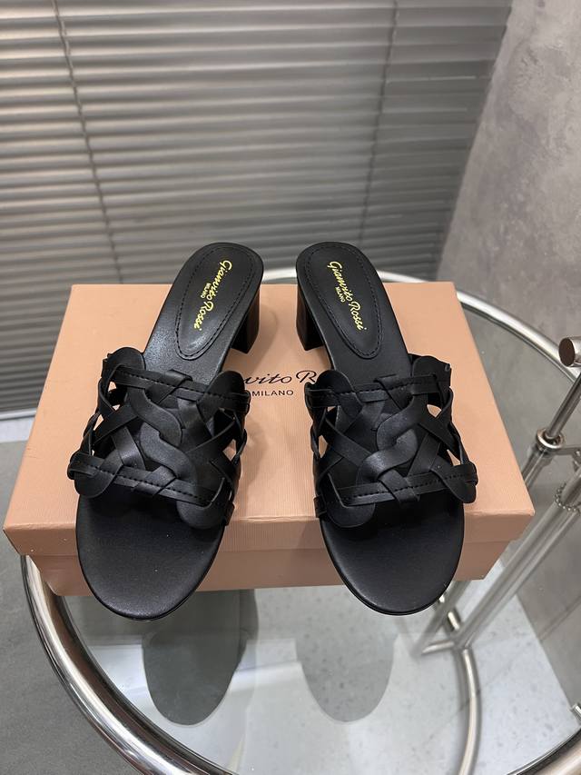 出厂 Gianvito Rossi 夏款 罗西 Gr 编织面平底拖鞋粗跟拖鞋凉鞋 鞋面：牛皮 编织面 内里垫脚：羊皮 鞋底：真皮大底 跟高：1Cm 5Cm 码数