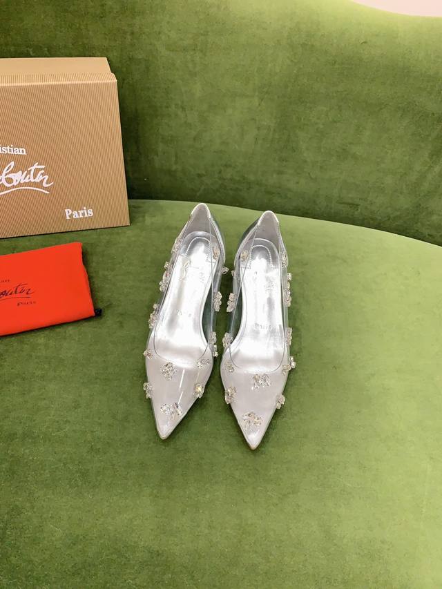 出厂价P Christian Loubouti* 新款水晶透明红底高跟鞋 纯手工缝制超闪水晶宝石 闪耀夺目 富贵迷人 交织出童话般的梦境 鞋面进口透明Pvc材质