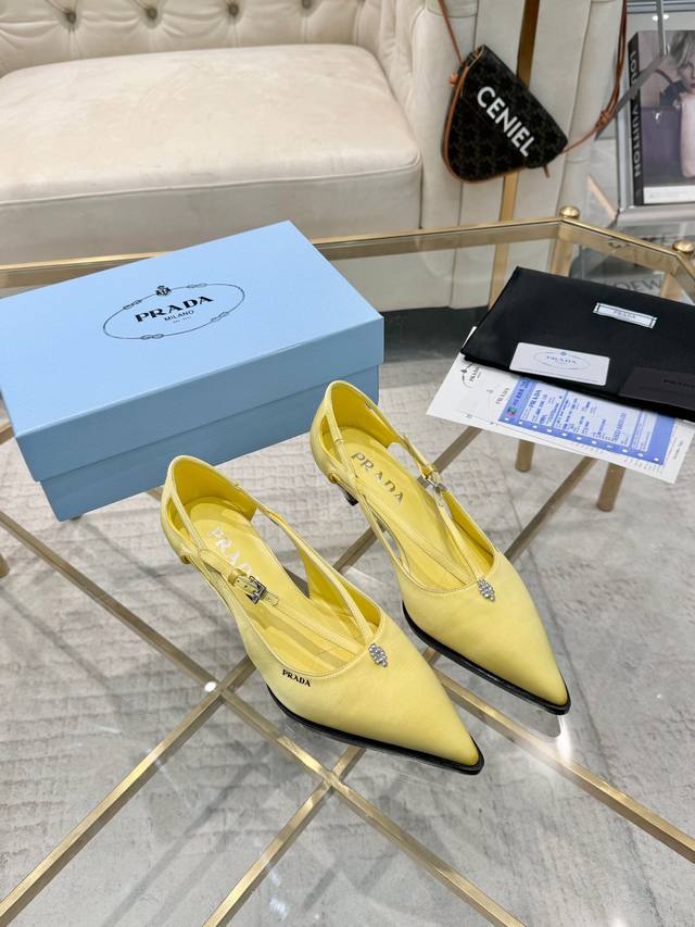 Pradr 普拉达 上新出厂价P 进口真皮底 230仿真皮底 Prad* Raf Simons X Aw 时装周最新最火T台走秀系列款 鞋面：进口真丝面 内里：