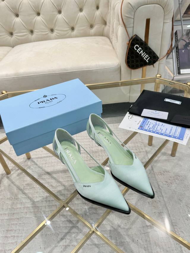 Pradr 普拉达 上新出厂价P 进口真皮底 220仿真皮底 Prad* Raf Simons X Aw 时装周最新最火T台走秀系列款 鞋面：进口真丝面 内里：