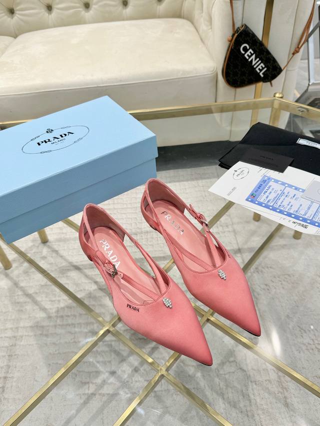 Pradr 普拉达 上新出厂价P 进口真皮底 230仿真皮底 Prad* Raf Simons X Aw 早春最新T台走秀粗跟系列款 鞋面：进口真丝面 内里：进