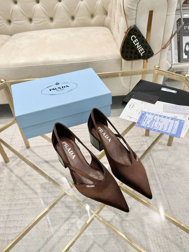 Pradr 普拉达 上新出厂价P 进口真皮底 220仿真皮底 Prad* Raf Simons X Aw 早春最新T台走秀粗跟系列款 鞋面：进口真丝 内里：进口