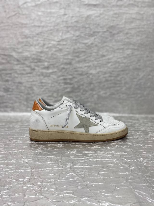 Golden Goose 顶级版Ballstar小脏鞋 购买专柜最新原版拆解，1:1复刻打造 老工匠纯手工制作，独特磨破做旧风格，就连鞋底也是不羁的脏，明星红人