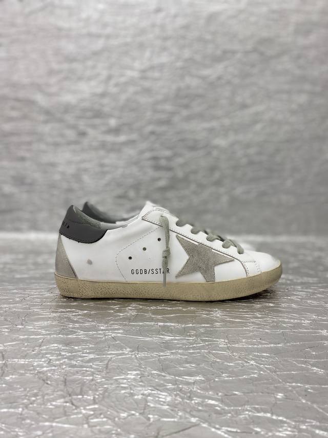 Golden Goose 顶级版小脏鞋 购买专柜最新原版拆解，1:1复刻打造 老工匠纯手工制作，独特磨破做旧风格，就连鞋底也是不羁的脏，明星红人博主私搭最爱 面