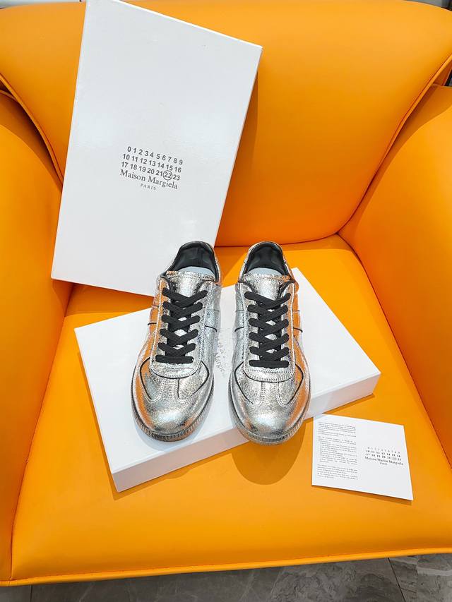 出厂价P ，男码10顶级版本 代购级别 Maisonmargiela Mm6德训休闲鞋鬼才设计师品牌，一个轻奢品牌上脚很百搭哦，也很随脚舒适，这一款德国训练鞋延