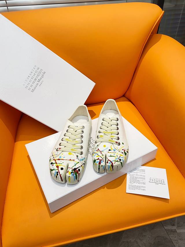 出厂价P 小众潮牌Maison Margiela *马吉拉 新品新色专柜最新走秀款Tabi分趾休闲帆布鞋系列～万年经典！ Mm6马吉拉经典阿甘复古休闲运动鞋 四
