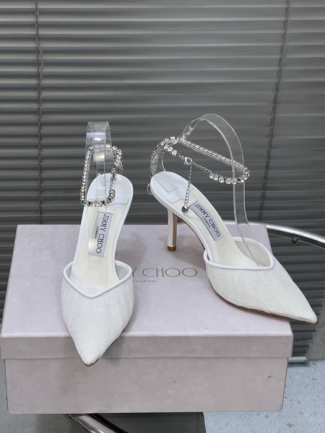 出厂 顶级版本 Jimmy Choo｜周仰杰新款水钻链条尖头高跟鞋单鞋 Jc家永恒经典之作 简约设计 满满的少女风 既摩登又复古的味道 非常的简连衣裙还是牛仔裤