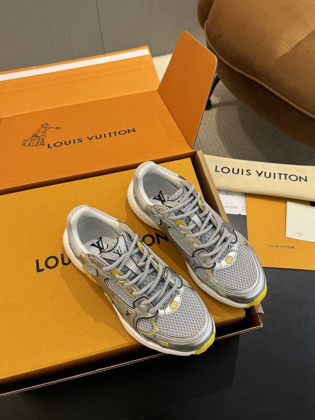 顶级飞机盒代购版本： Lv 路易威登L家 驴牌 最新Olympia系列 情侣款 银角大王 休闲 运动鞋 跑鞋 本款 Lv Olympia 运动鞋融合网格面料与金
