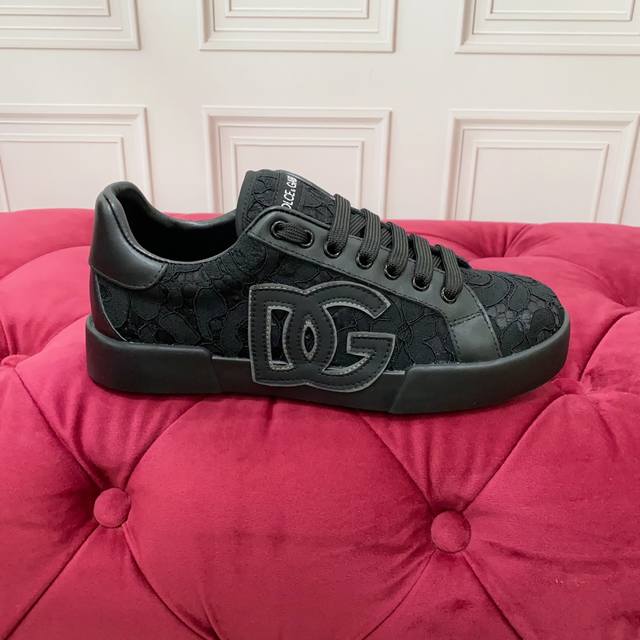 女 ，男 。高端版本 高质量 品牌大底Dolce & Gabbana 2025新款 顶级版本 高端质量 独家精工定制上市 品牌字母工艺点缀绝美奢华闪耀 精湛的做