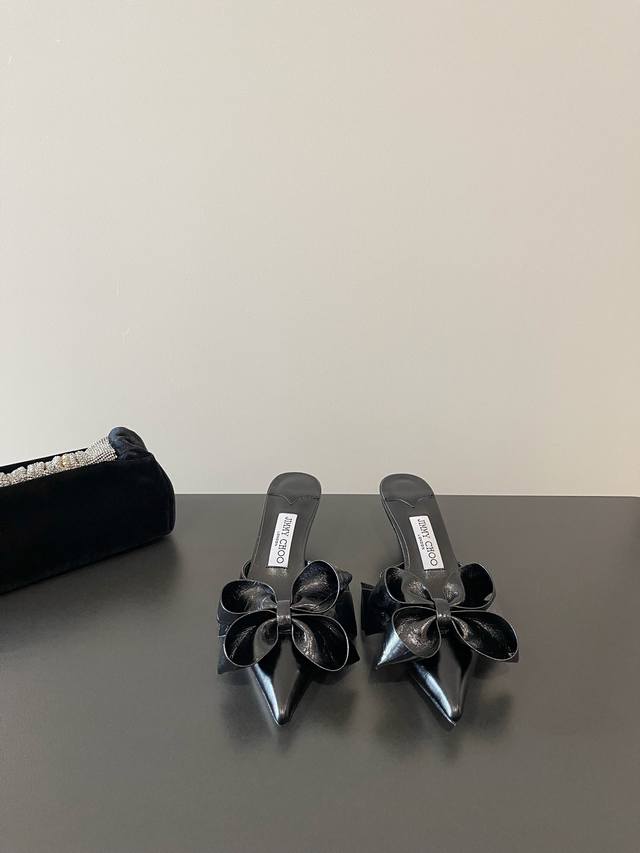 Jimmy Choo 最新大蝴蝶结时尚高跟重工艺精致拖鞋单鞋 同步专柜 主打精致 舒适度休闲 甜美 无解风都轻松满足 Blingbling 迎面扑来高贵典雅的气