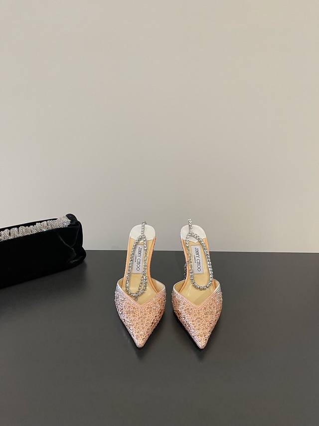 Jimmy Choo 最高品质 最新经典钻石链条 渐变烫钻 重工艺水晶半拖鞋单鞋 同步专柜 主打精致 舒适度休闲 甜美 无解风都轻松满足 Blingbling