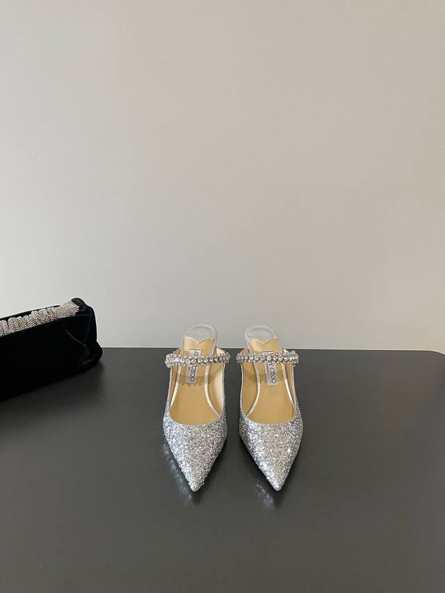 Jimmy Choo 最高品质 最新经典钻石链条 格力特重工艺水晶半拖鞋单鞋 同步专柜 主打精致 舒适度休闲 甜美 无解风都轻松满足 Blingbling 迎面