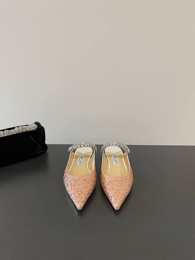 Jimmy Choo 最高品质 最新经典钻石链条 渐变烫钻 重工艺水晶半拖鞋单鞋 同步专柜 主打精致 舒适度休闲 甜美 无解风都轻松满足 Blingbling