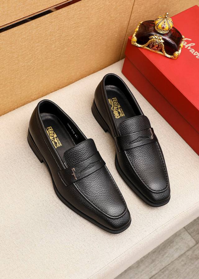 商品商标：Ferragamo 菲拉格慕 休闲皮鞋 正码码数: 39-44 38.45订制 商品材料：精选 进口头层荔枝纹牛皮鞋面，进口水染牛皮内里。强烈立体视觉