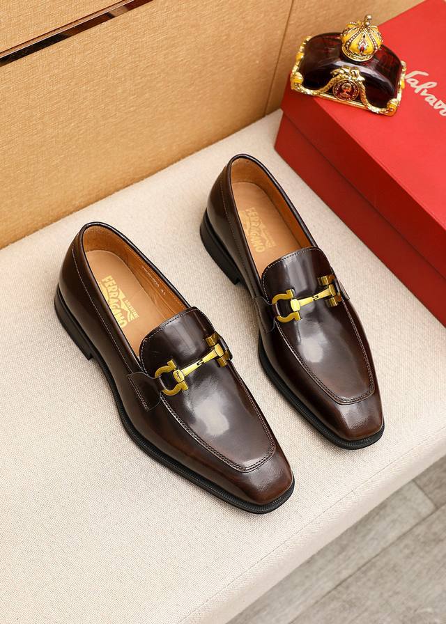 商品商标：Ferragamo 菲拉格慕 休闲皮鞋 正码码数: 39-44 38.45订制 商品材料：精选 进口头层开边珠牛皮鞋面+原版五金扣，进口水染牛皮内里。