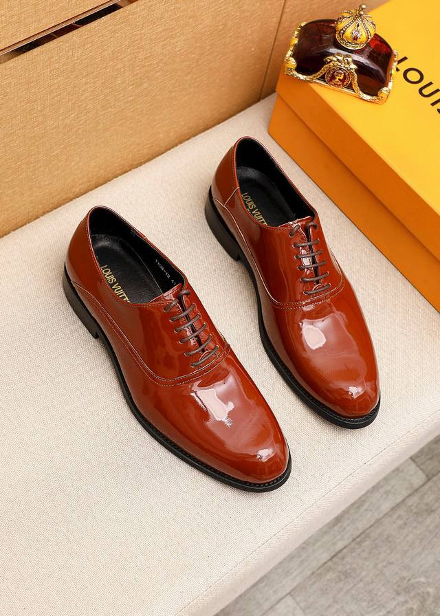 商品商标：Louis Vuitton 路易威登 商务皮鞋 正码码数: 39-44 38.45订制 商品材料：精选 进口头层开边珠牛皮鞋面，进口头层牛皮内里。强烈