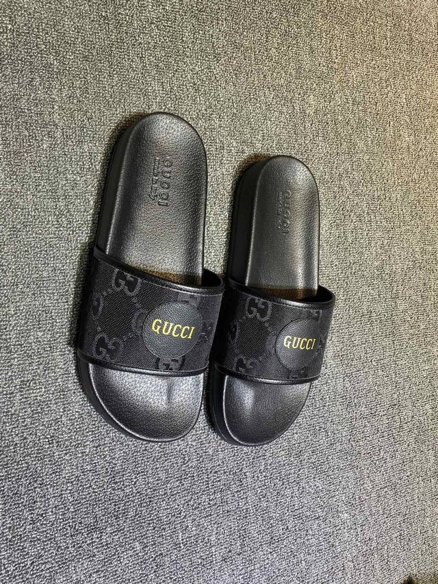 顶级版 好品质 情侣款Gucci 古奇』印花拖鞋 万众瞩目的一款 美到即可融化你们的心毫无悬念的网红单品 每款时装周街拍出镜率都超高！简直就是鬼斧神工的杰作 人