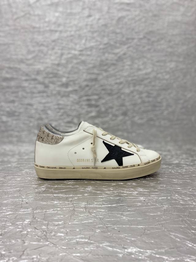 Golden Goose 顶级版小脏鞋厚底系列 购买专柜最新原版拆解，1:1复刻打造 老工匠纯手工制作，独特磨破做旧风格，就连鞋底也是不羁的脏，明星红人博主私搭