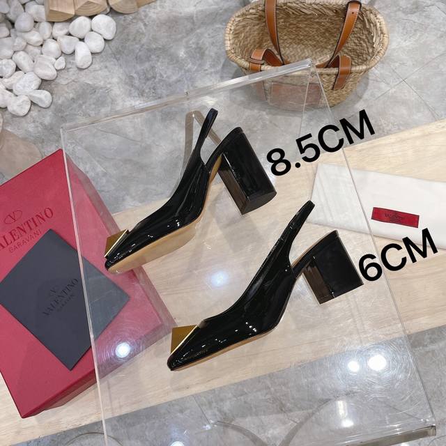 冲量价: 真皮底+40 Valentino 华伦天奴 春夏新品 金字塔 大钉鞋上新 Valentino Garavani 的经典“Roman Stud”系列以全