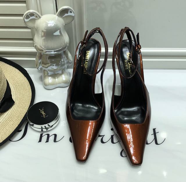 冲量价: 顶级品质Saint Laurent 圣罗兰 春夏新款高跟鞋 Rose同款的小方头 层皮高跟鞋化很好修饰脚型，这几年Slp是在高跟鞋越来越懂女人了Ysl