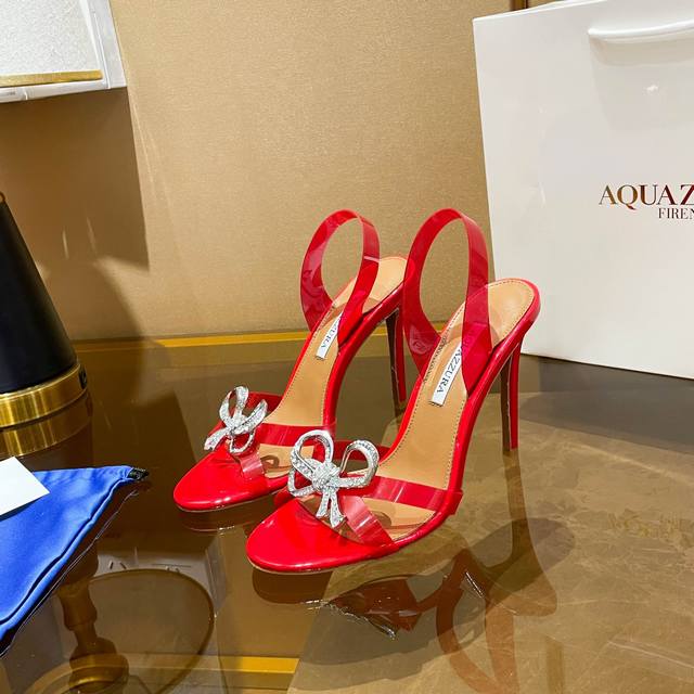 冲量价: Aquazzura 新款凉鞋 面料采用原版定制Tpu制成，饰有闪闪发光的施华洛奇水钻，10.5Cm鞋跟。适合派对的设计适用各种套裙，连衣裙晚礼服，夜场