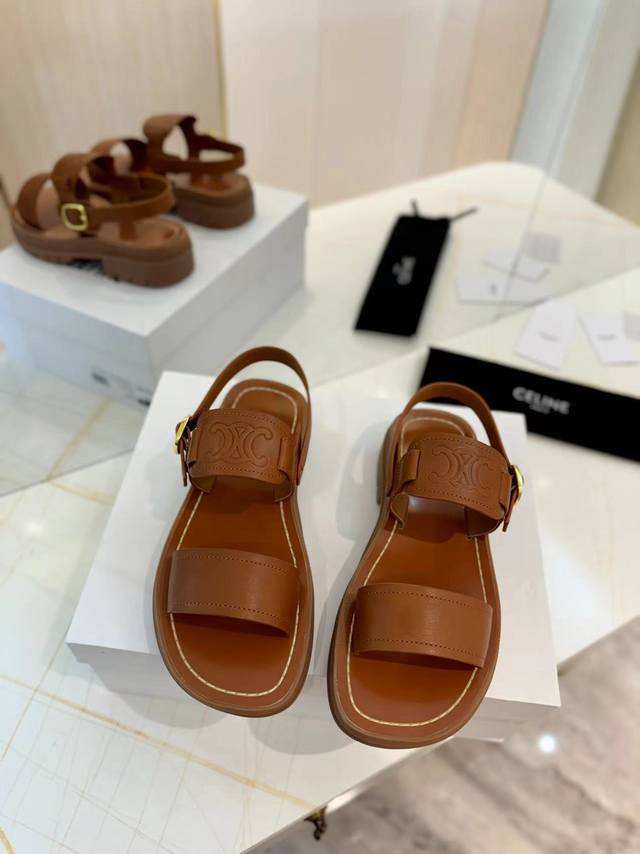 冲量价: Celine｜赛琳24Ss春夏新品 凯旋门沙滩凉鞋 Go 材质： 面料采用进口胎牛皮 内里是是牛皮 原版牛筋大底真皮沿条 原版开模五金扣 码数: 35