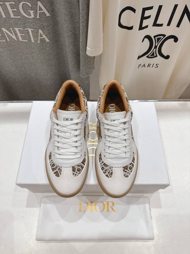 高版本出厂 Dior 迪奥D家2025Ss系带新款学院风时尚休闲鞋德训鞋滑板鞋 原版购入开发做货，精心制作。鞋面拼接设计风格搭配超级时尚，细节也增添一丝优雅气质