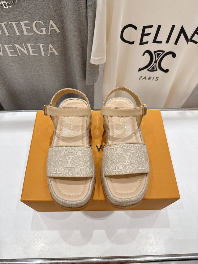 高版本出厂 Louis Vuitton Ss25 New Arrival Lv驴牌夏季系列新款麻绳底厚底凉鞋 简约精致，高级感满满，尽显优雅气质～上脚超好看，拉