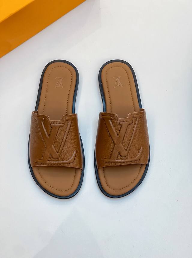 Lv 路易威登 L家 驴牌Venice系列 拖鞋 原版购入开发 做货 本款 Lv Venice 凉拖为粒面牛皮革融入标志性 Monogram 压纹，巧妙演绎闲雅