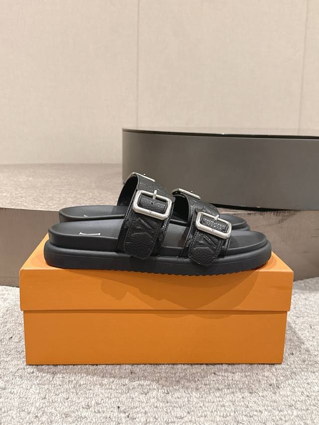 顶级版本：男款 Lv 路易威登 L家 驴牌Venice系列 厚底 凉拖鞋 原版购入开发 做货 本款 Lv Venice 凉拖为粒面牛皮革融入标志性 Monogr