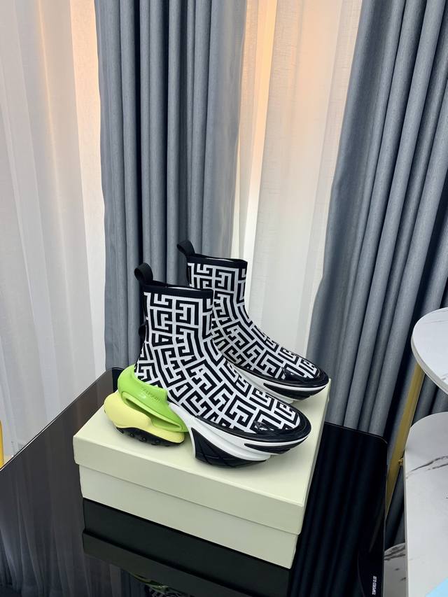 Balmain巴尔曼 Balmain巴尔曼25早春新款 子弹鞋 海外订购原版，1:1完美复刻！Balmain是一个非常全面之尊贵时尚生活品牌，香港，美国，等大时