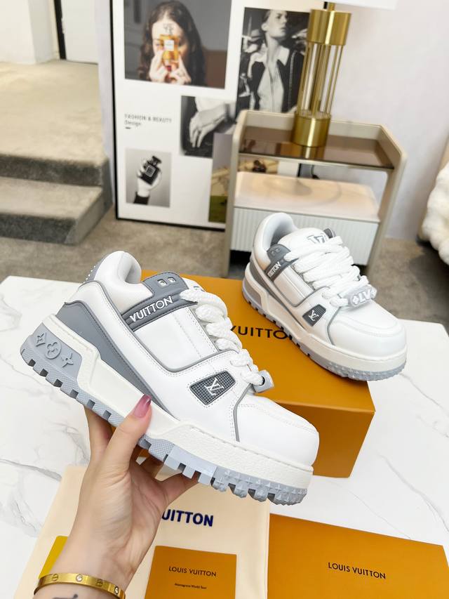 驴牌L家Skate 系列25Ss新款Tariner运动鞋 滑板鞋 情侣款 复古篮球鞋 原版购入开发 做货 本款 Lv Skate 运动鞋以包括科技网格在内的混合
