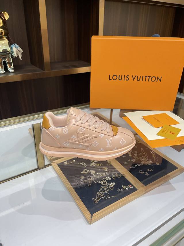 Lv 路易威登 2025 2025秋冬新款 原版一致 最新款面包休闲鞋 硬货上新 代购级别！高级感十足！国内外博主刷爆的一款，复古又时髦 上脚美炸了！穿上满满的