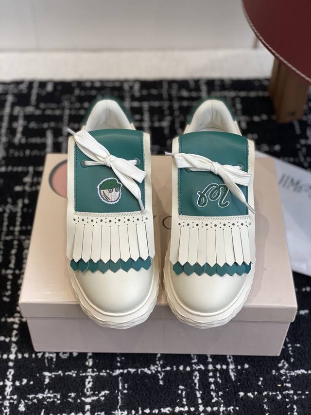 代购级 Jimmy Choo 25Ss 最新休闲鞋，专柜主打系列！代购级别！ 面料选用原版一致牛皮魔术贴刺绣工艺，搭配Jc元素的珍珠刺绣襄钻工艺，绝绝子的系列组