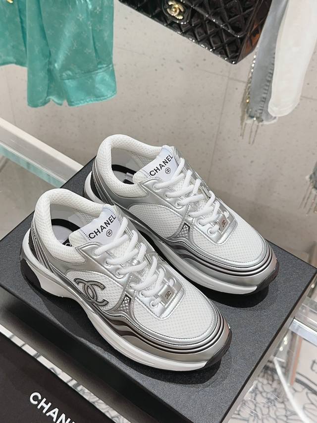 顶级品质 经典金角 银角大王 双C复古情侣运动鞋 万众瞩目的“大王运动鞋”终于面世. 鞋子材料都是进口渠道特供 报废率极高 材质差价也非常大 还是那句话一分钱一