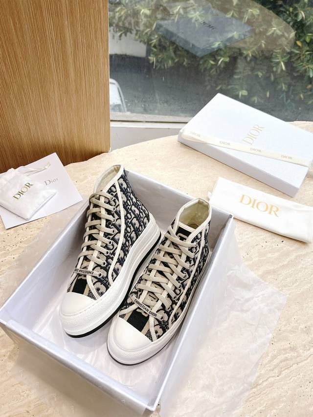 低帮 高帮 G023顶级版本 Dior迪奥Walk'n系列 老花 刺绣 厚底帆布鞋 休闲运动鞋 原版购入开发 做货 这款 Walk'n'dior 厚底运动鞋是一