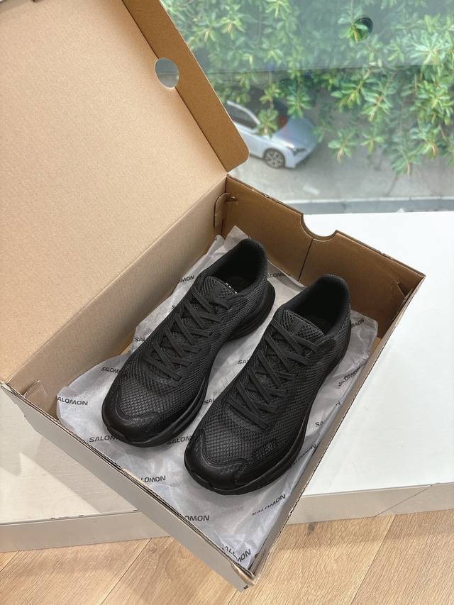 G077顶级版本萨落蒙代购级别Mm6针织Salomon 联名款半拖鬼才设计师品牌，一个轻奢品牌上脚很百搭哦，也很随脚舒适，这一款德国训练鞋延续了经典的T形真皮拼