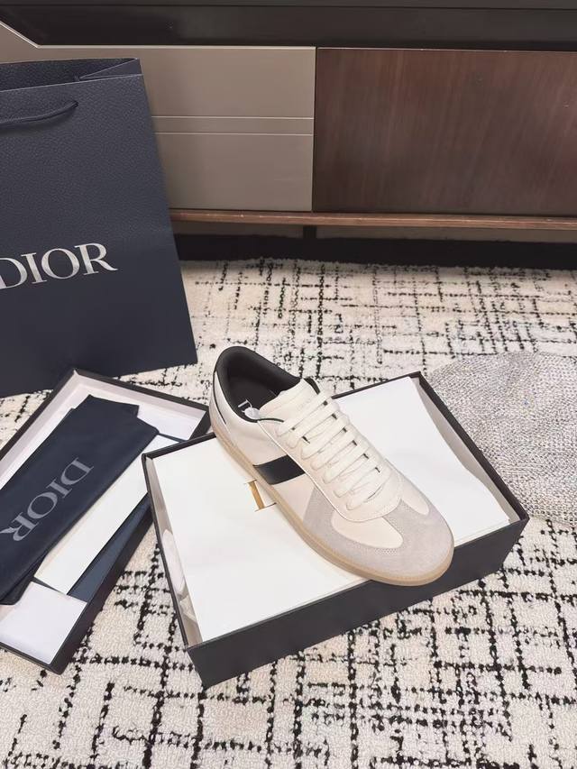 代购级 Dior 25Pre-Fall Berlin 01 情侣款 休闲德训鞋 2004年B01初次登场后续20年被称为最美德训2025年Kj重新对B01进行改