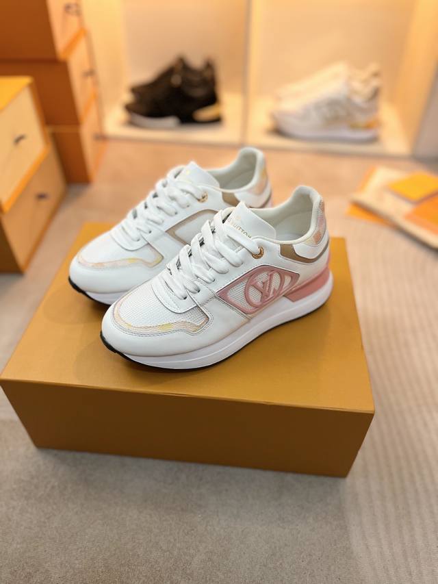 出厂价Pp： 。头层牛皮！！！ Louis Vuitton Neo Run Away系列，路易威登汲取经典跑鞋的设计精髓，Neo Run Away运动鞋以双色牛