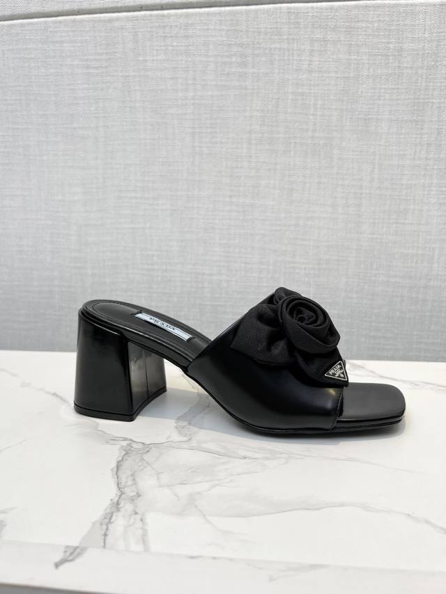 Prada 普拉达 Ss新品 玫瑰花凉拖 小红书各大博主各种秀原版1-1开发玫瑰花三角五金扣，进口开边珠牛皮 原版羊皮内里 意大利原版真皮大底 跟高:7.5Cm