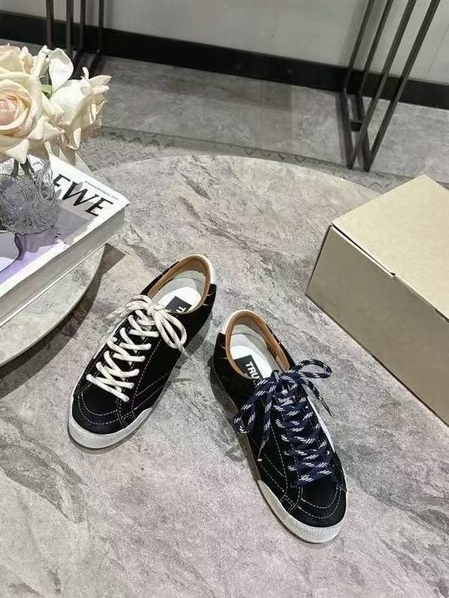 Ggdb 25Ss 春夏季新款情侣款 韩国限定Ture Star 休闲德训小脏鞋板鞋系列 感觉今年好多品牌都开始出彩色鞋带了！撞色搭配设计感真的很强！而且这个系