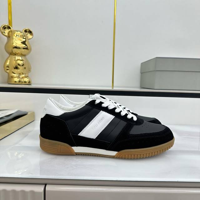 出厂价Pp Tomford 新款 情侣款 休闲运动鞋，进口麂皮材质拼接牛皮面料，质感高端细腻，小牛皮垫脚，贴肤柔软，简约不简单，复古感十足，越穿越喜欢！ Siz