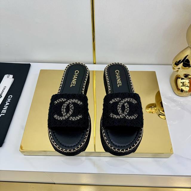顶级品质 *香奈儿25新品菱格拖鞋 香奶奶粉春夏季搭配必备单品！太仙了～ 定制进口小羊皮面 羊皮内里 垫脚 意大利进口真皮大底 Size：35-39 40.41