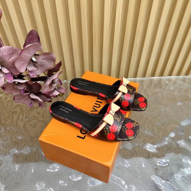 Lv 路易威登 25 2025 早春新品 顶级版本专柜主打最新款 拖鞋 猫跟拖鞋 硬货上新 鞋面：原版定制老花布 内里：进口山羊皮里 大底：原版意大利真皮大底
