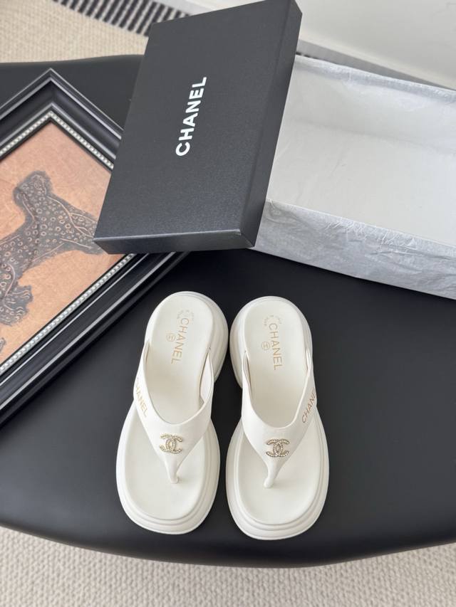 Chanel 25C新款坡跟拖鞋系列 一脚蹬系列 Tpu 原版大底 Size:35-39 40定
