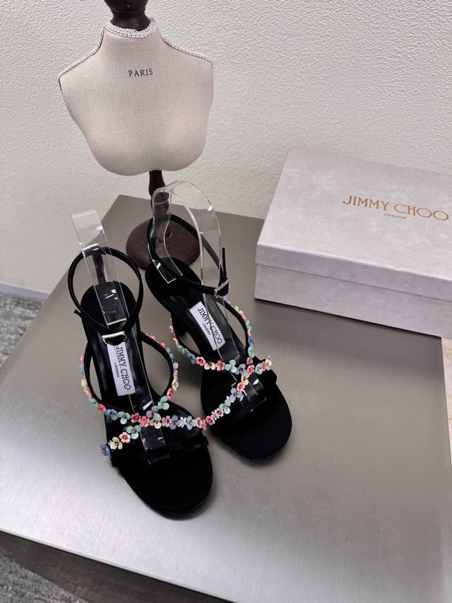 Jc 绝美小花 凉鞋 25 配饰 系列 Jimmychoo Collins Store 黑色 Jimmy Choo 猫跟 系列经典之作 最近好多宝宝来到Coll