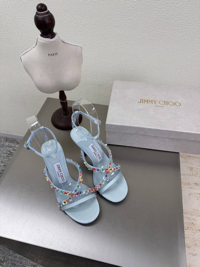 Jc 绝美小花 凉鞋 25 配饰 系列 Jimmychoo Collins Store 浅蓝 Jimmy Choo 猫跟 系列经典之作 最近好多宝宝来到Coll